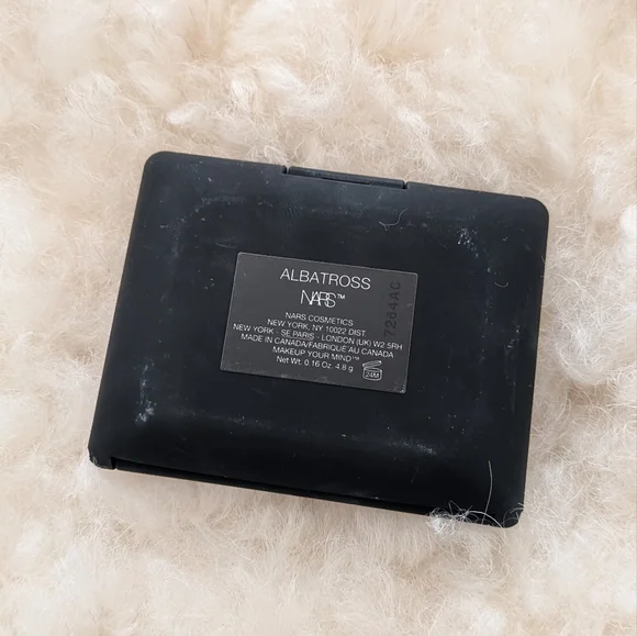 NARS Sleek Black Compact - Picture 2 of 3